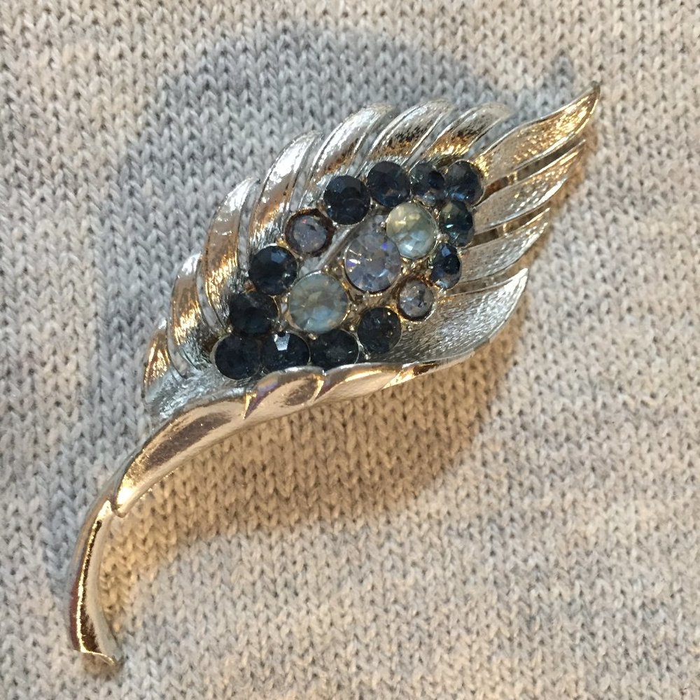 Large vintage Coro silver tone leaf brooch